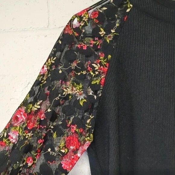 Women's Lace Detail Long Sleeve Blouse - Picture 4 of 7